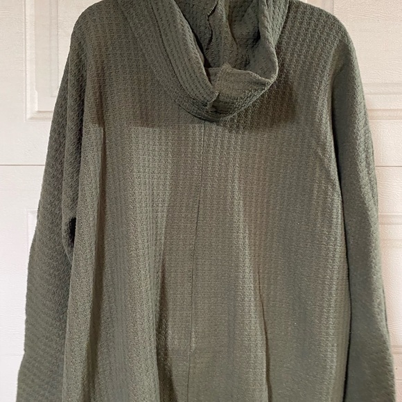 American Eagle Cardigan - Picture 2 of 3